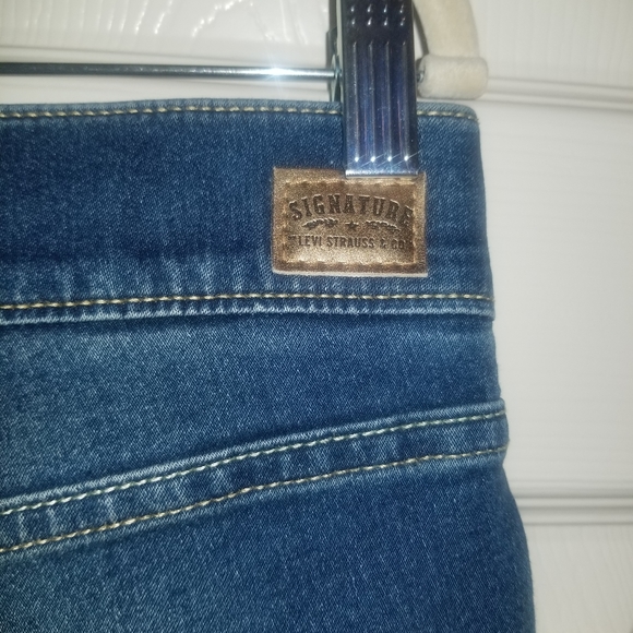 Signature Levi's Strauss Jeans - Picture 5 of 8